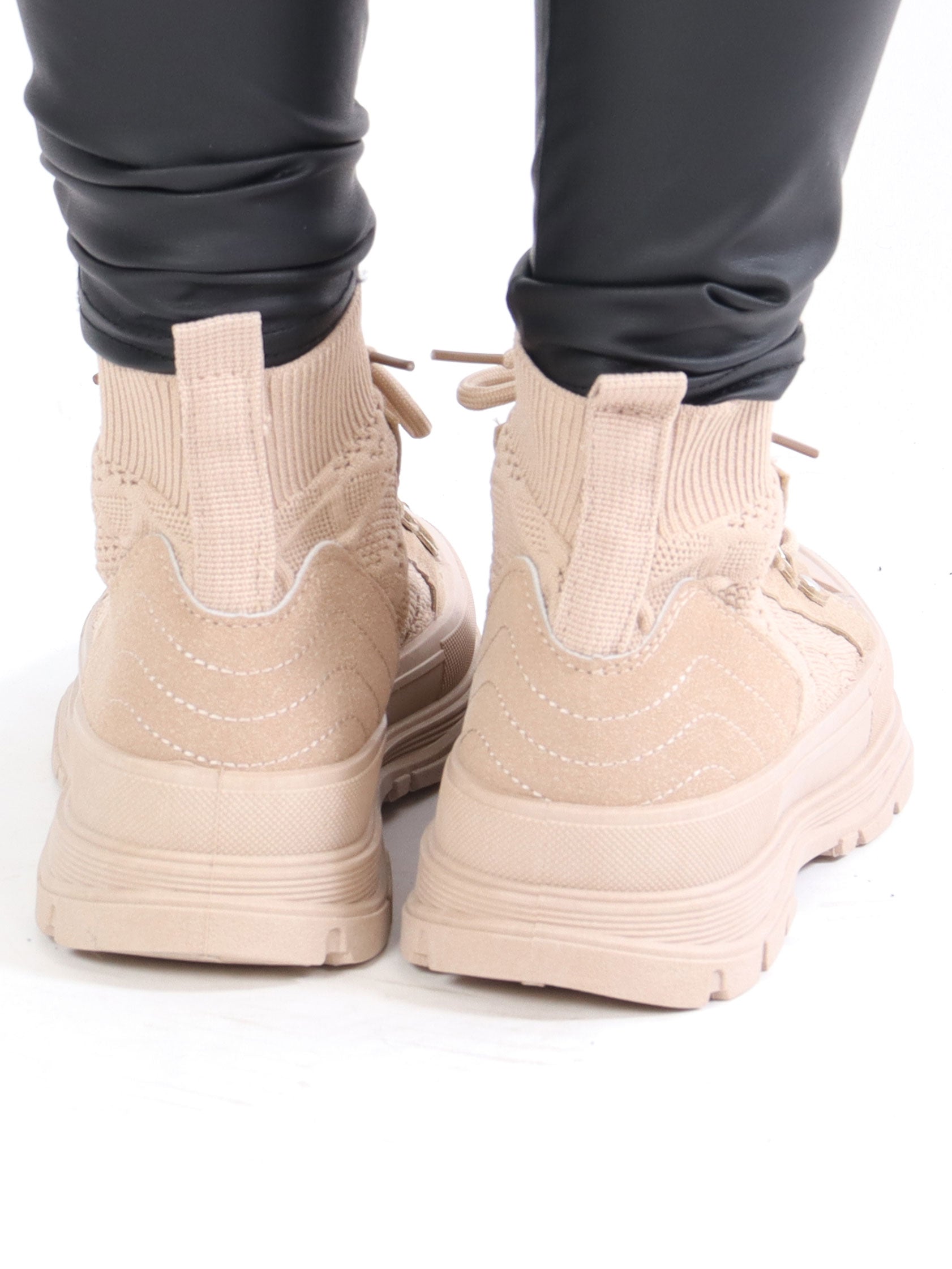 Liva - Sock sneakers med spetsdetaljer - Beige